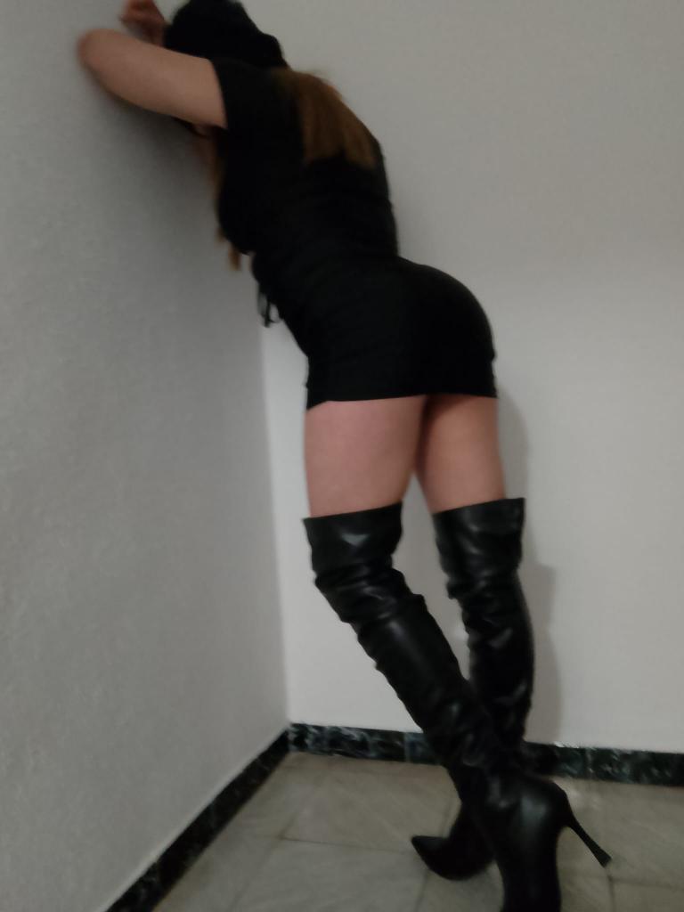 Chica busca chico en Alicante: Chica busca chico