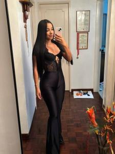 610765292: Chica busca chico en Sevilla