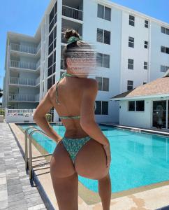 614823297: Chica busca chico en La Coruña