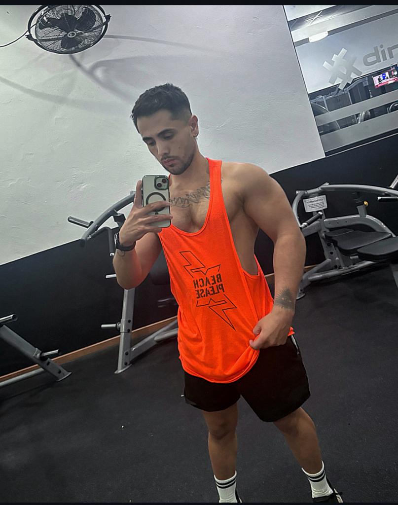 Chico busca chica en Sevilla: 