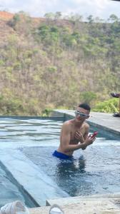 Chico busca chica en Granada: 