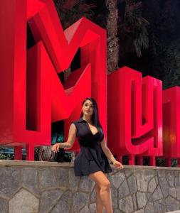 613482491: Chica busca chico en Granada