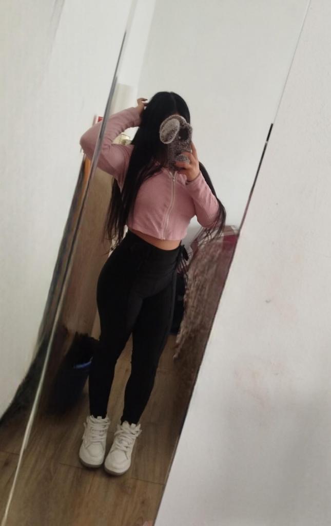 631086796: Chica busca chico en Barcelona