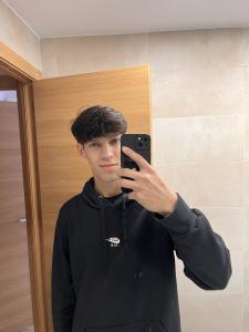 674344545: Chico busca chica en Málaga