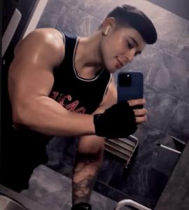 663780321: Chico busca chica en Málaga