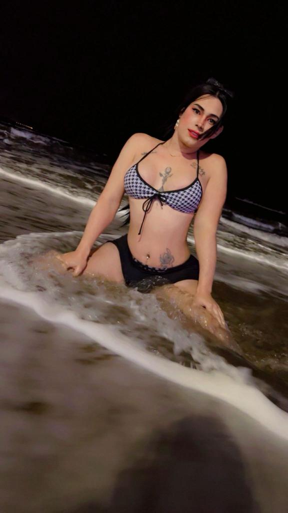 647275328: Transexual en La Coruña