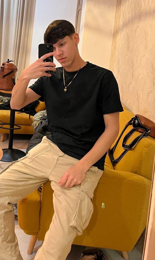 Chico busca chica en Málaga: 