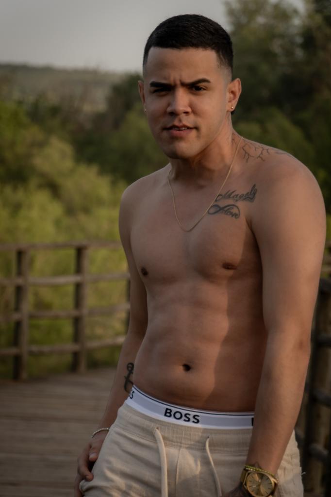 Chico busca chica en Sevilla: 