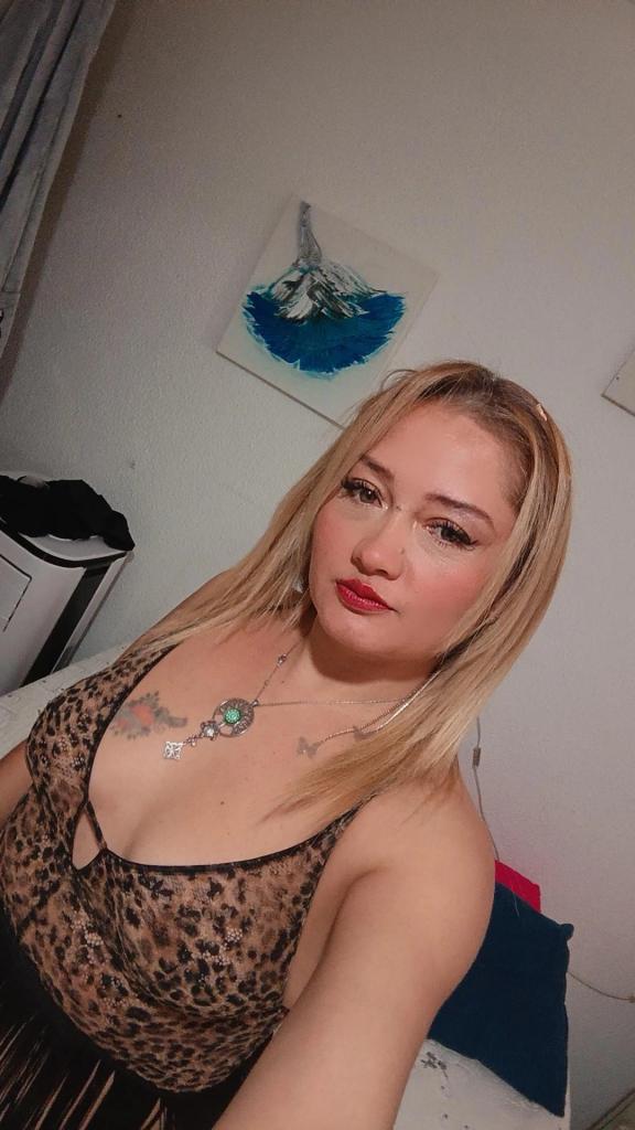 695373415: Chica busca chico en Barcelona