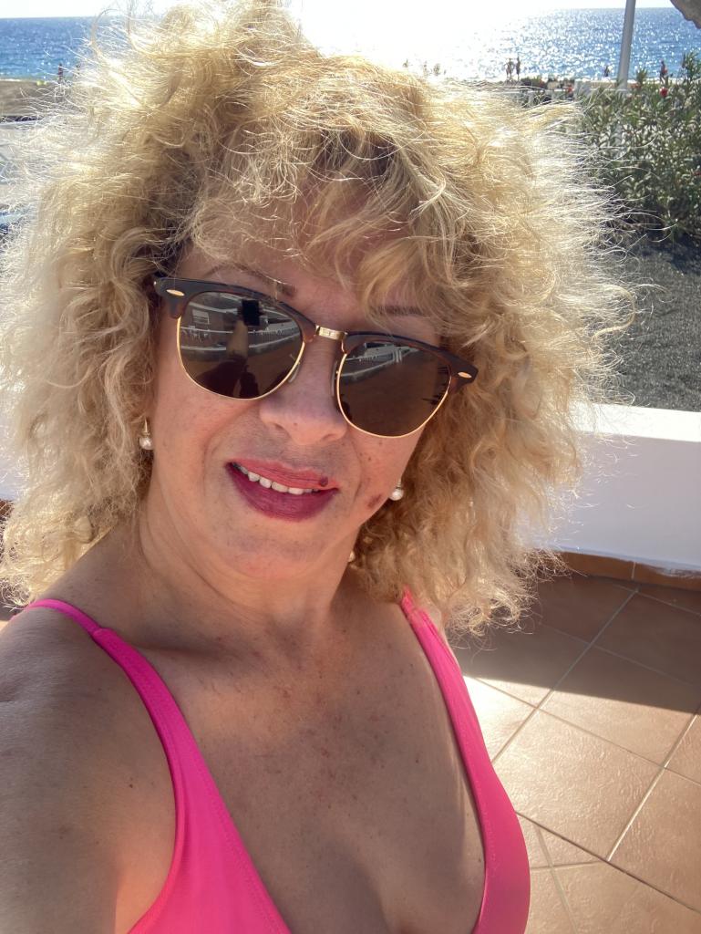 698195418: Chica busca chico en La Coruña