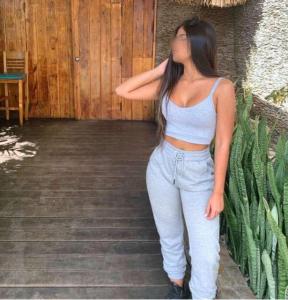 647275219: Chica busca chico en Sevilla