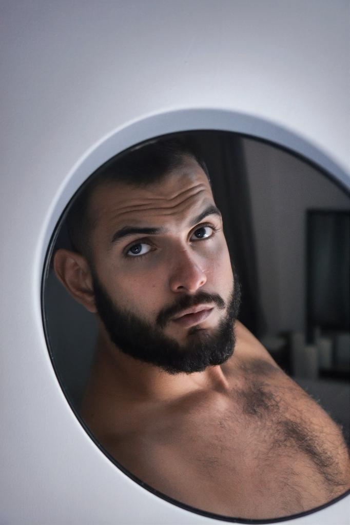 Chico busca chica en Sevilla: 