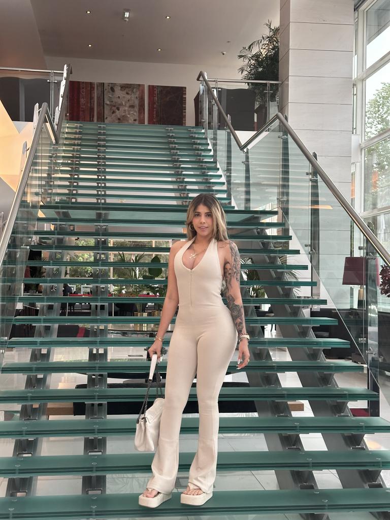 607656454: Chica busca chico en Granada