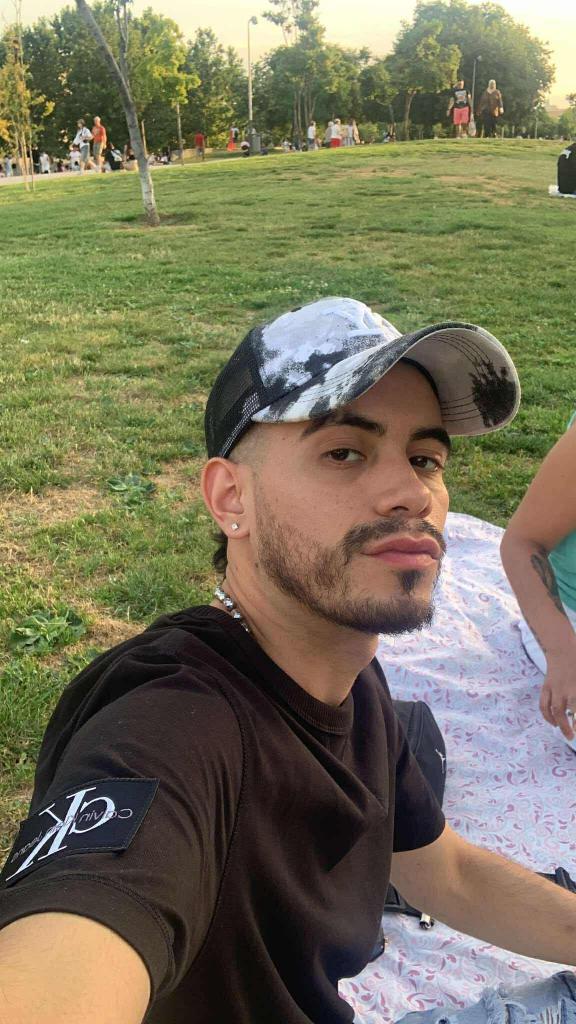 627296445: Chico busca chica en Madrid