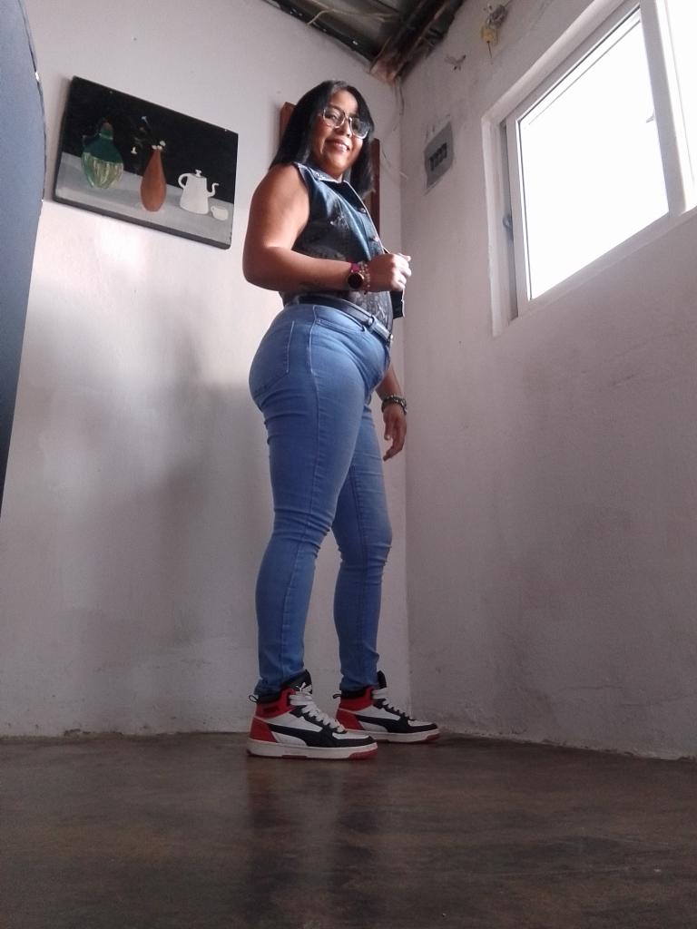 Chica busca chico en Almería: 