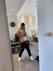 Chico busca chica en Sevilla: 