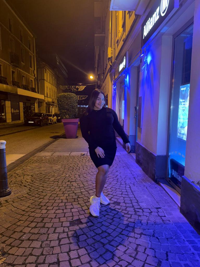 631086796: Chica busca chico en Barcelona