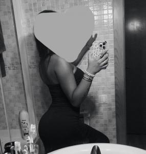 647256432: Chica busca chico en Sevilla