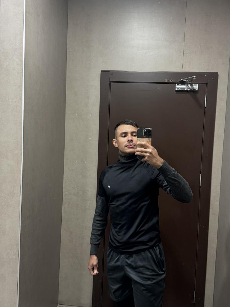 Chico busca chica en Granada: 