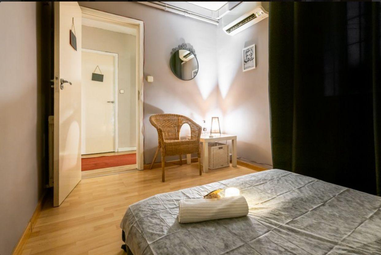 Chica busca chico en Barcelona: 